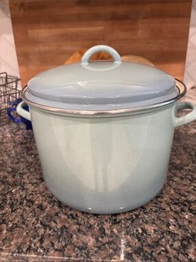 Croton Light Blue Enamel Stockpot with Lid